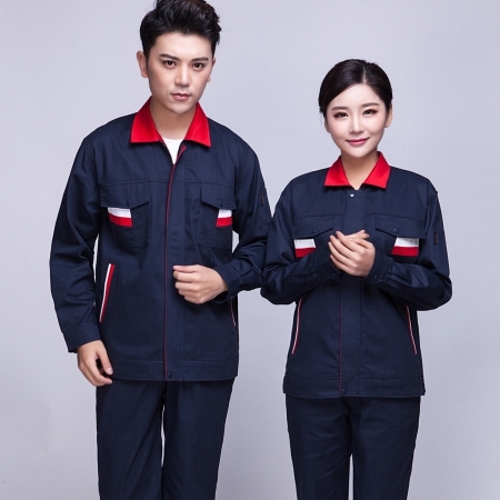 车间白色工作服：洁净防护，规范作业的专业